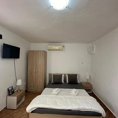 Apartman Nina Risan Bagian luar foto