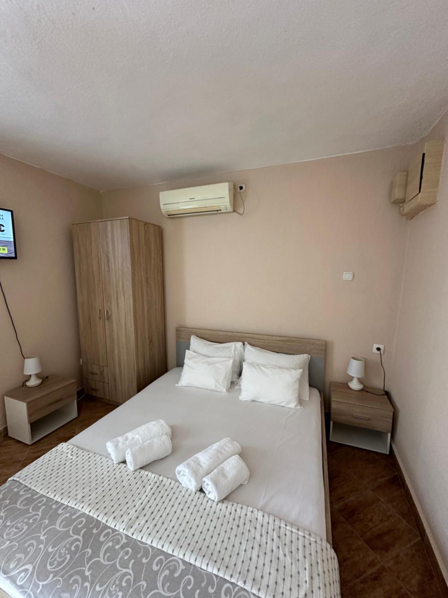 Apartman Nina Risan Bagian luar foto