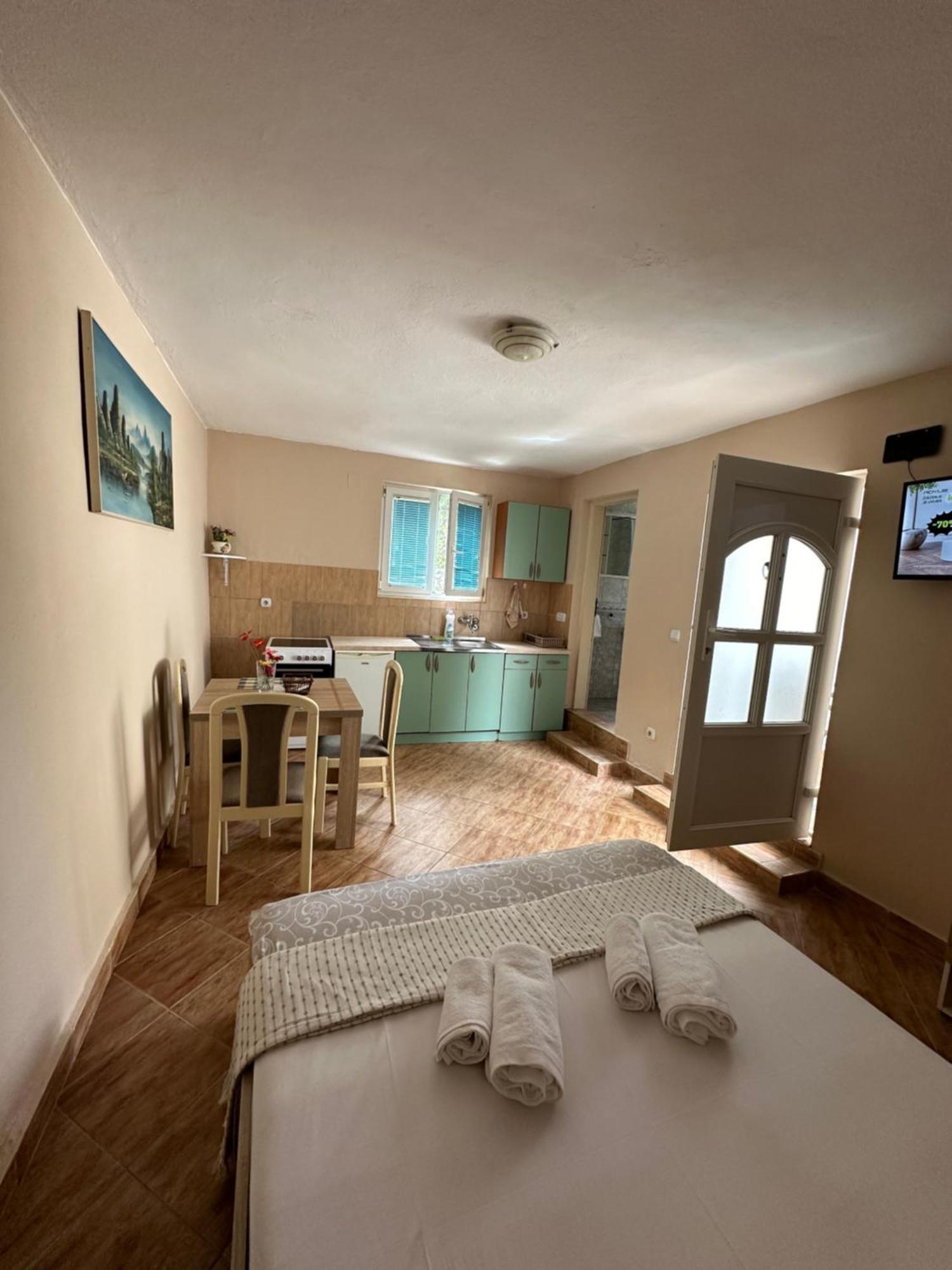 Apartman Nina Risan Bagian luar foto