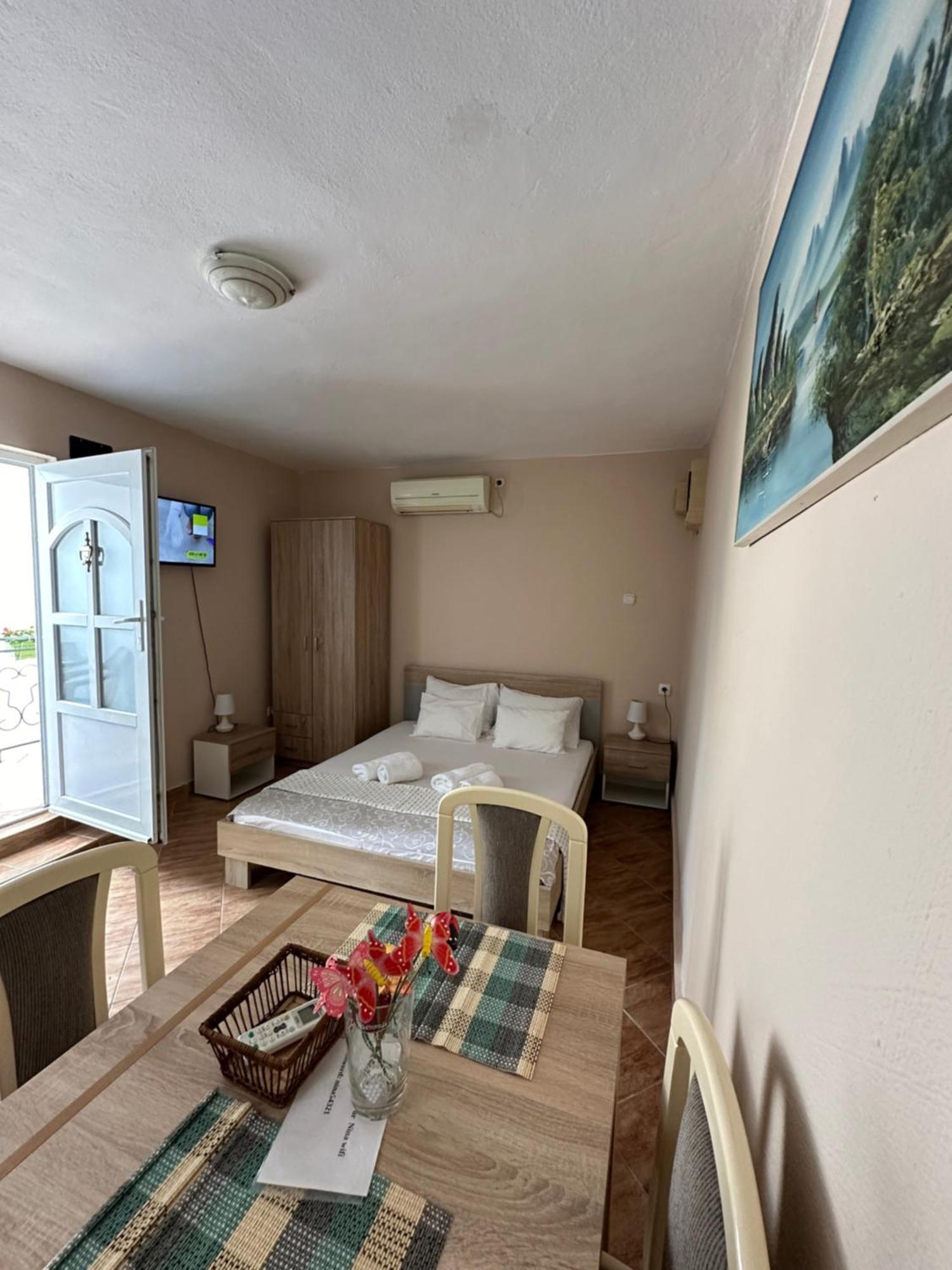Apartman Nina Risan Bagian luar foto