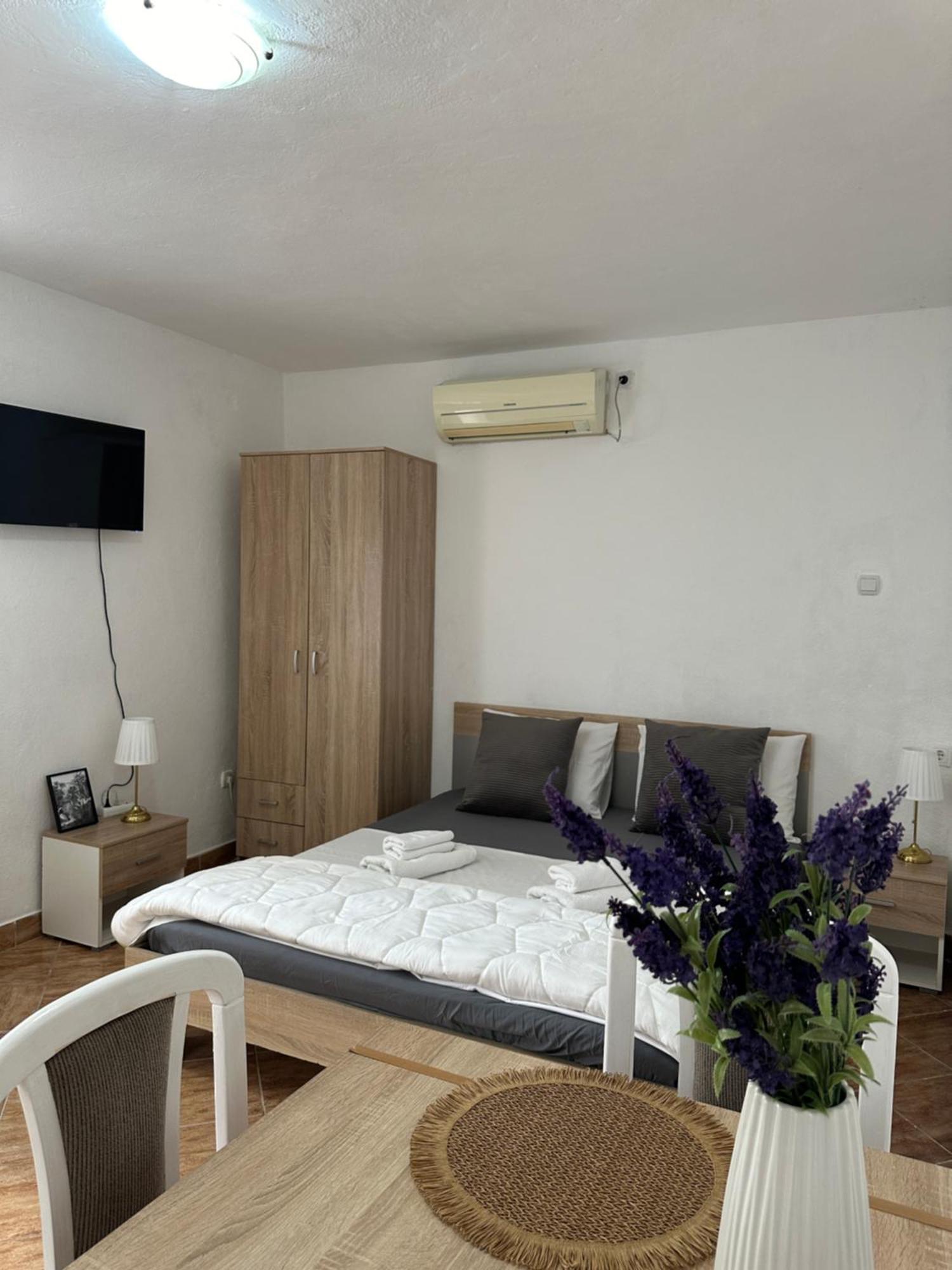 Apartman Nina Risan Bagian luar foto