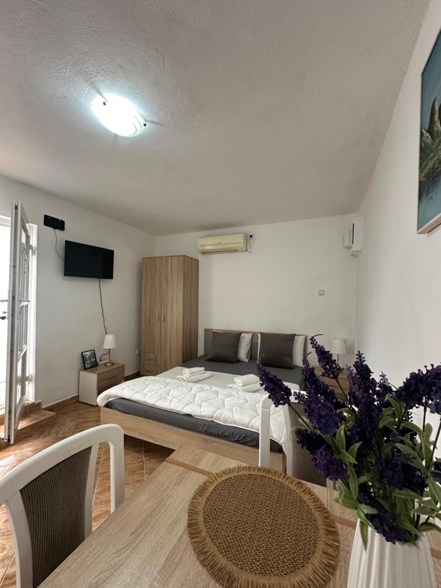 Apartman Nina Risan Bagian luar foto